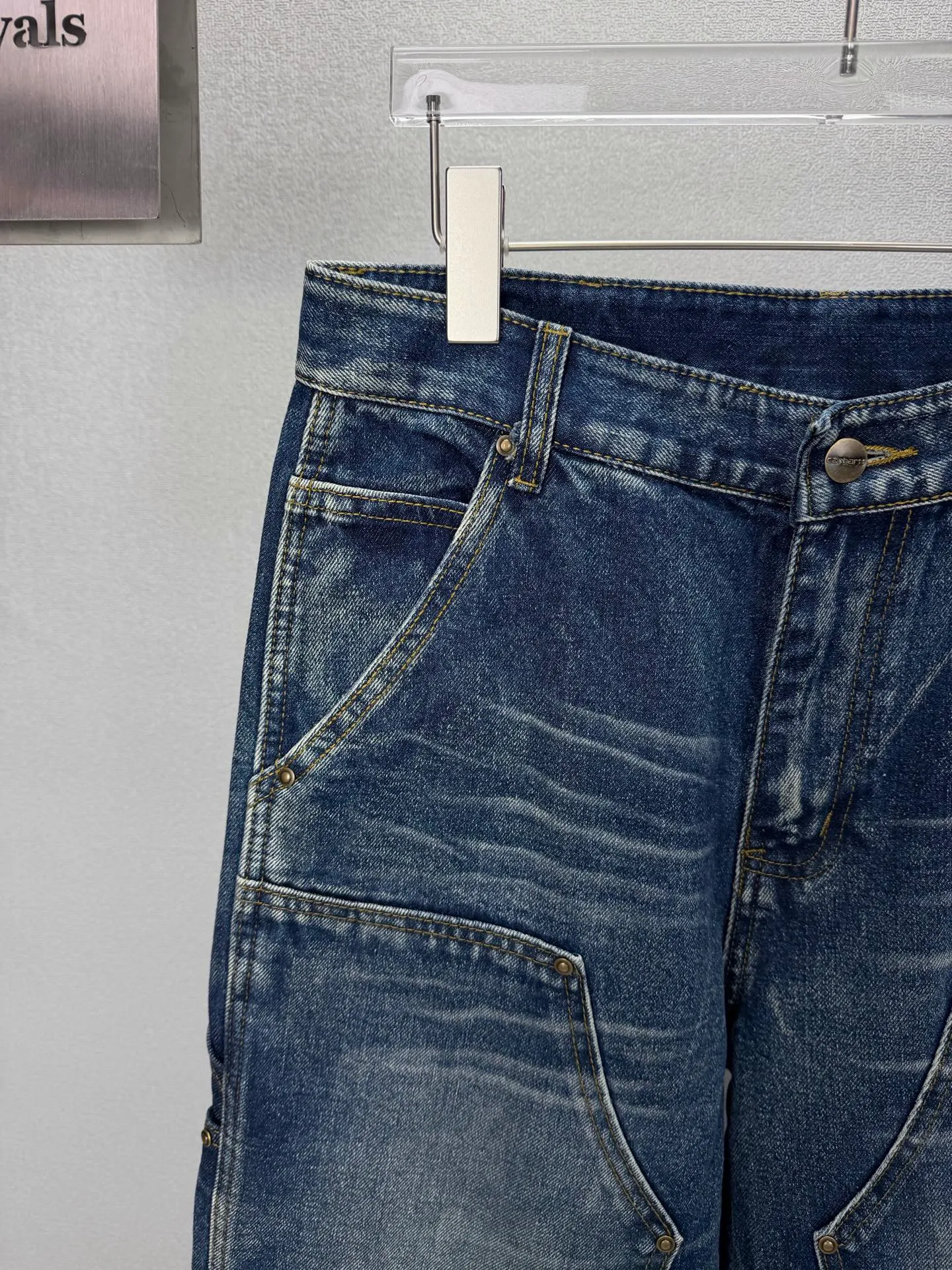 Carhartt 2026 New Arrival Crumpled and Distressed Couple Style Straight Leg Loose Jeans High Version High Version Top Ceiling Quality Styles with different wash textures are very friendly to people with thin legs and thick legs. The straight version is very flattering to the leg shape. Moderate length that never goes out of style, easy and casual to match, basic styling for various styles, a must-have in the wardrobe! The fabric is stiff but also makes the upper body soft without losing texture. The washing process is even more perfect. It is a must-have item for everyone! ! ! Washed wheat, hang tag, pants label, three complete labels Color: Blue Size: 28, 30, 32, 34, 36 (five sizes)